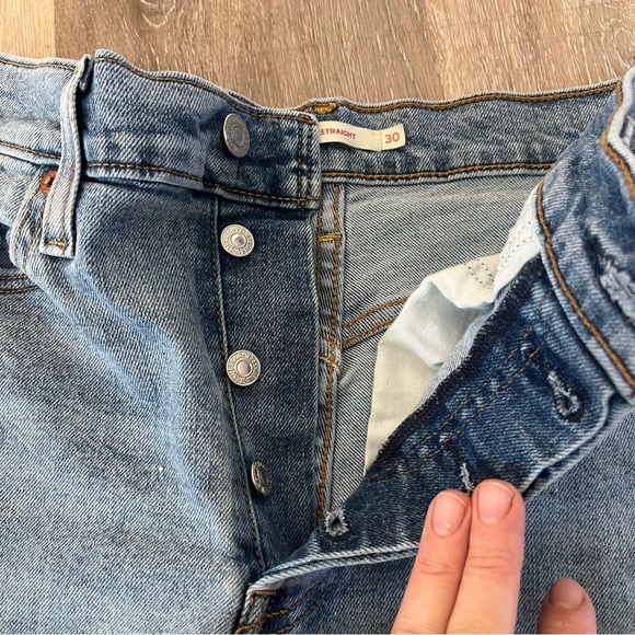 Levis Denim Jeans Size 31 with distressed knees high rise button fly light wash - Picture 9 of 12